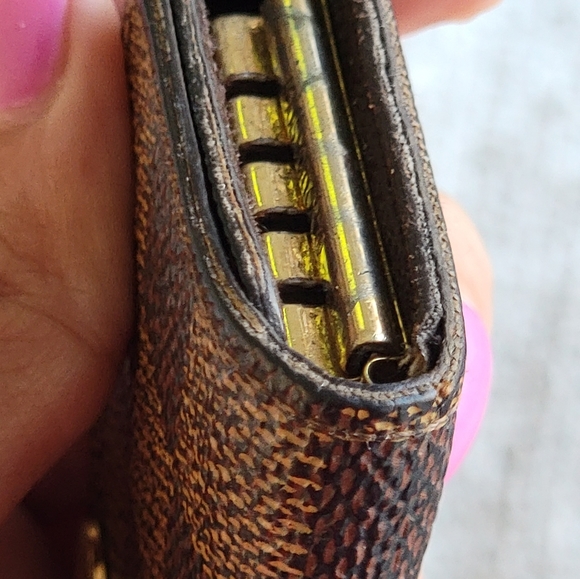 Authentic Louis Vuitton Damier Multicles 4 Ring Key Case - Picture 7 of 13